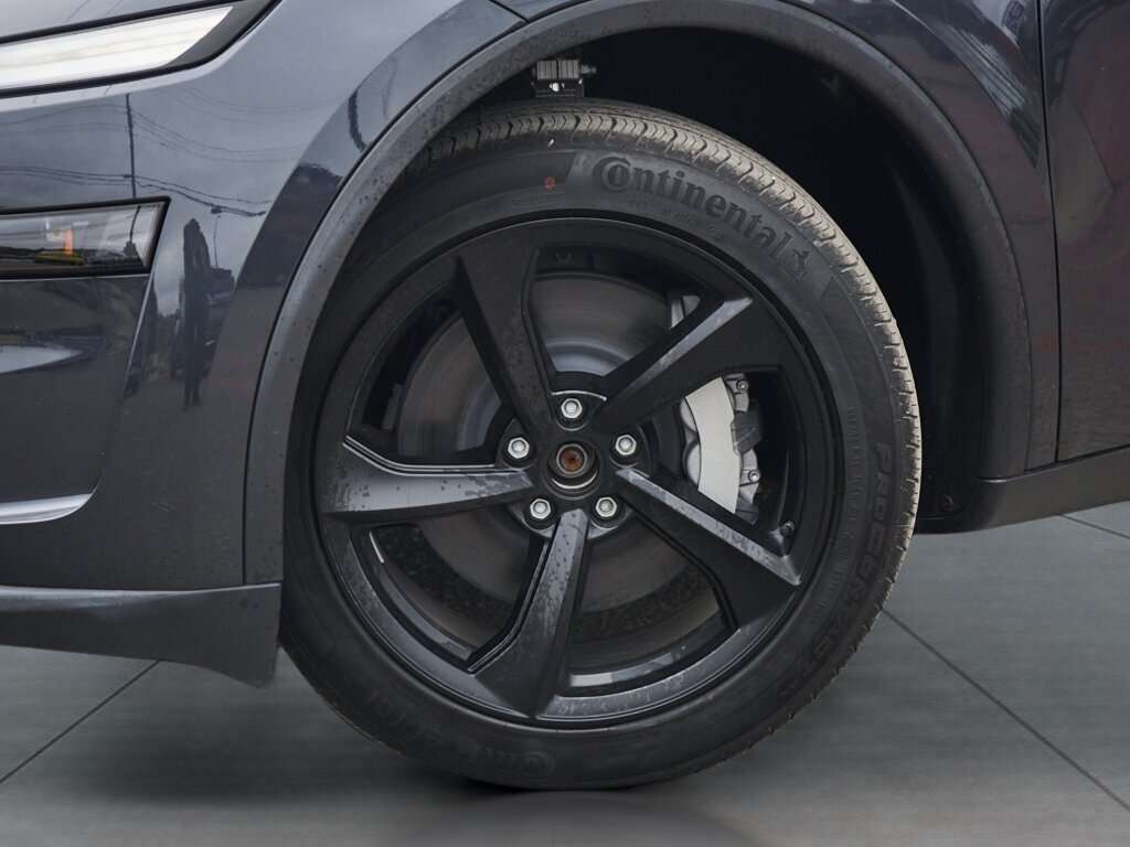 2026 Tesla Model Y Long Range — photo 3