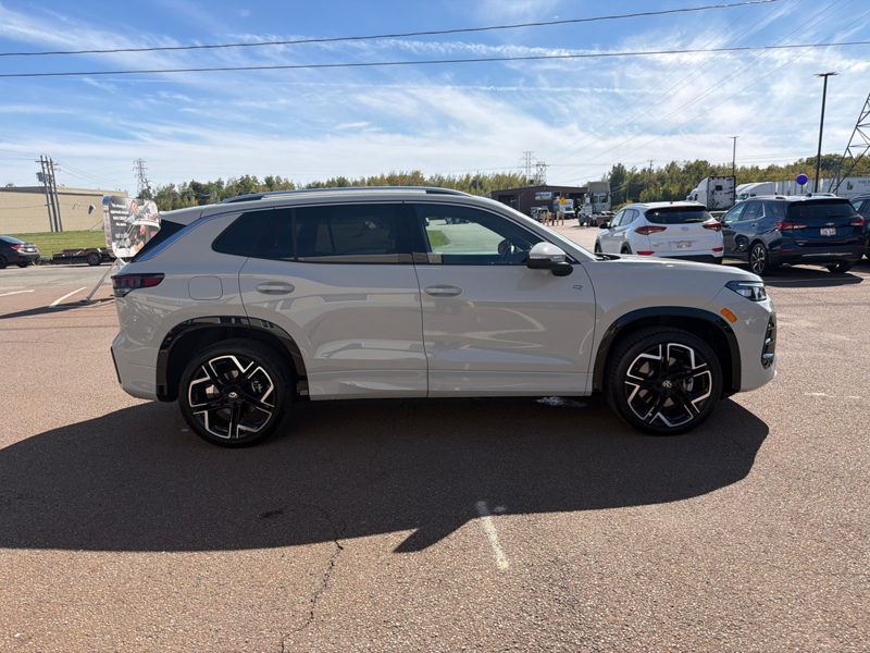 2026 Volkswagen Tiguan Highline Turbo R-Line  - $348 B/W — photo 4