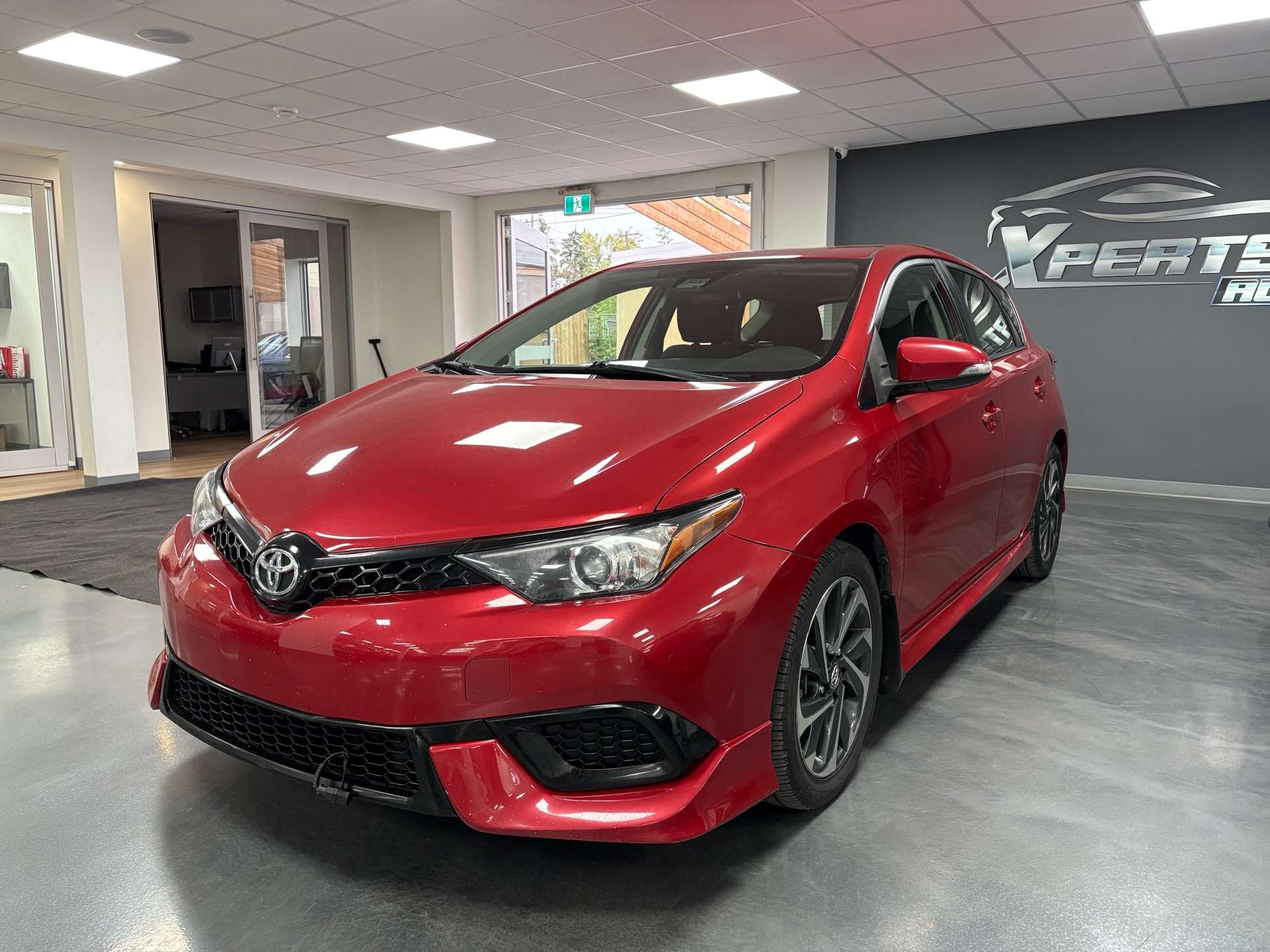 2017 Toyota Corolla 4dr HB Man — снимка 2