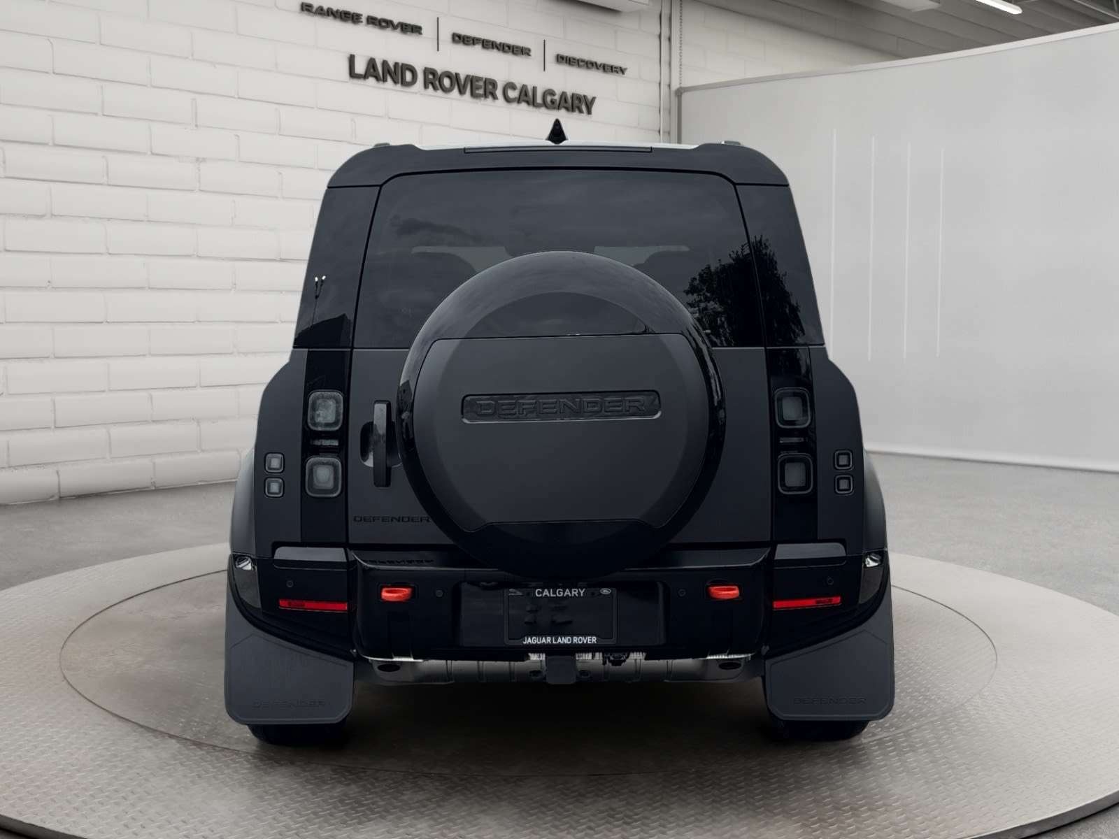2026 Land Rover Defender 110 P400 X — photo 4