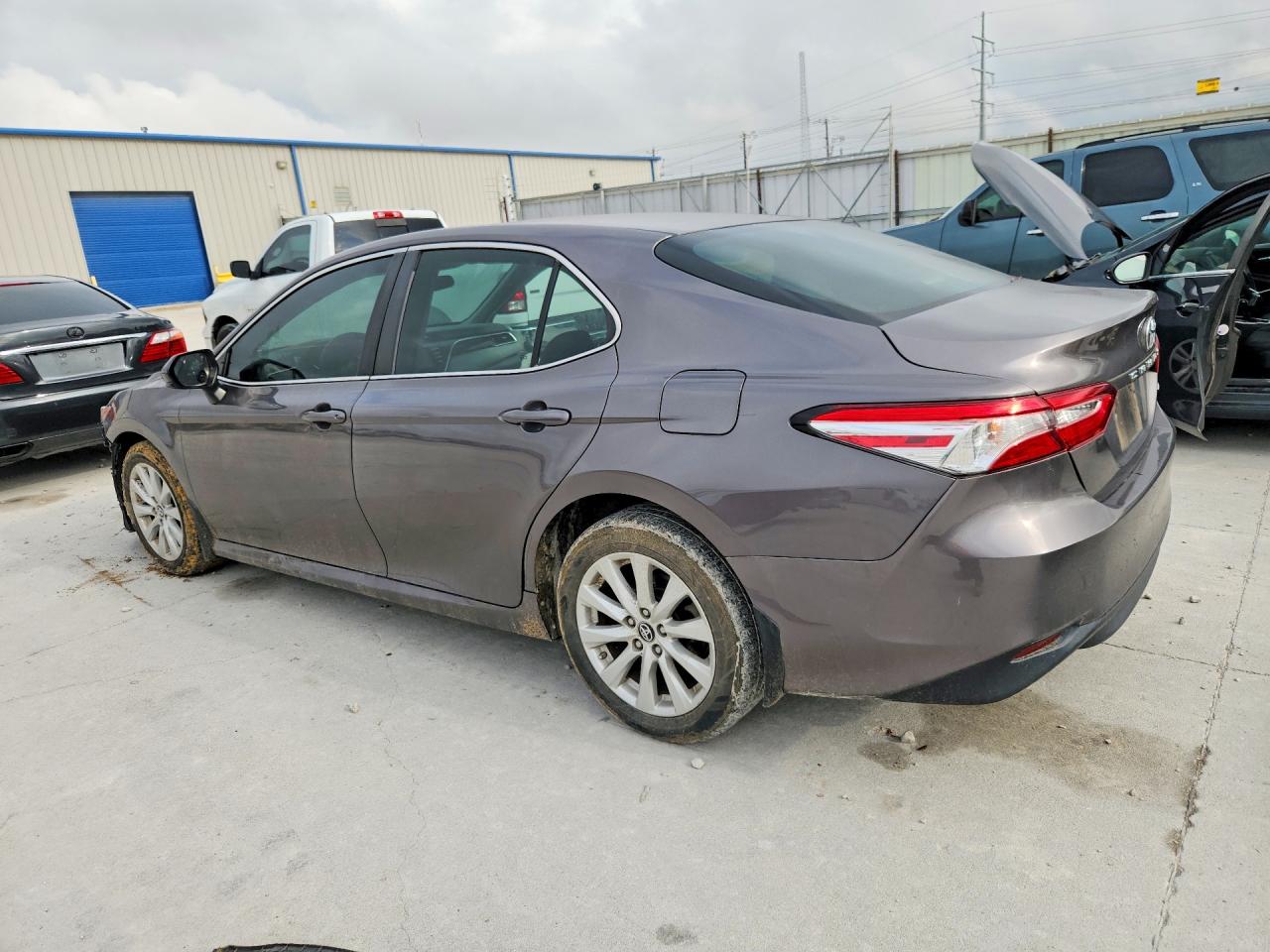 2018 TOYOTA CAMRY LE — снимка 2