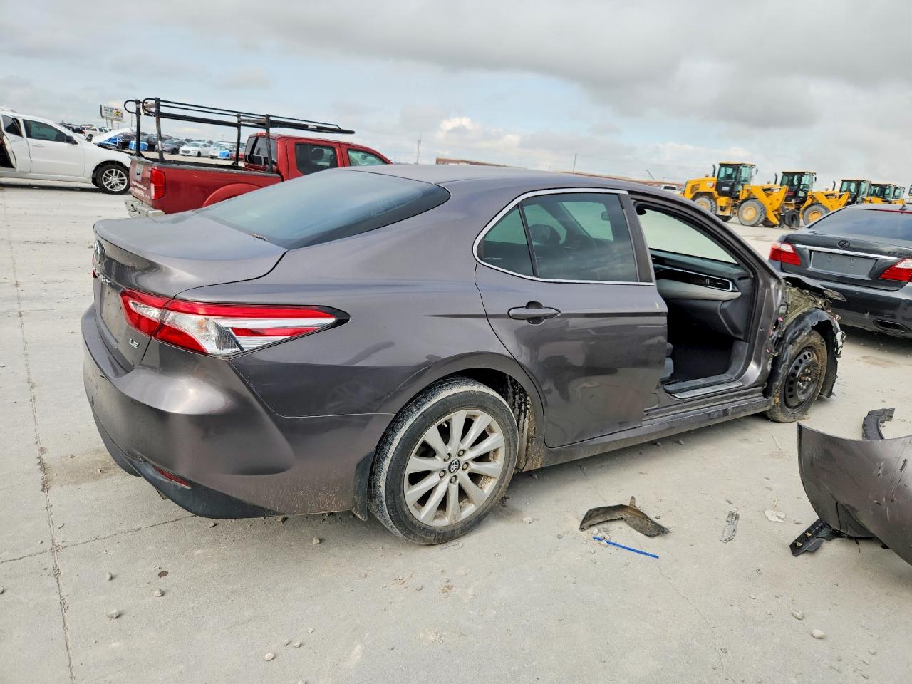 2018 TOYOTA CAMRY LE — снимка 3
