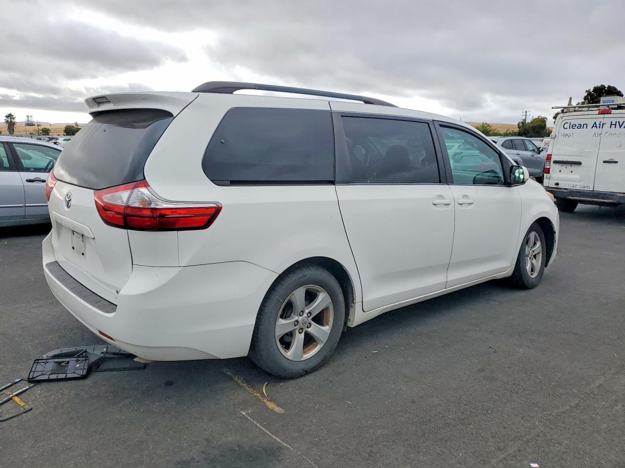 2015 TOYOTA SIENNA LE — снимка 3