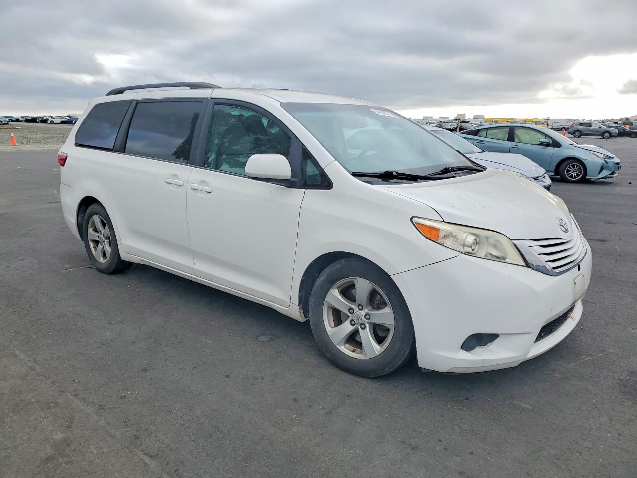 2015 TOYOTA SIENNA LE — снимка 4