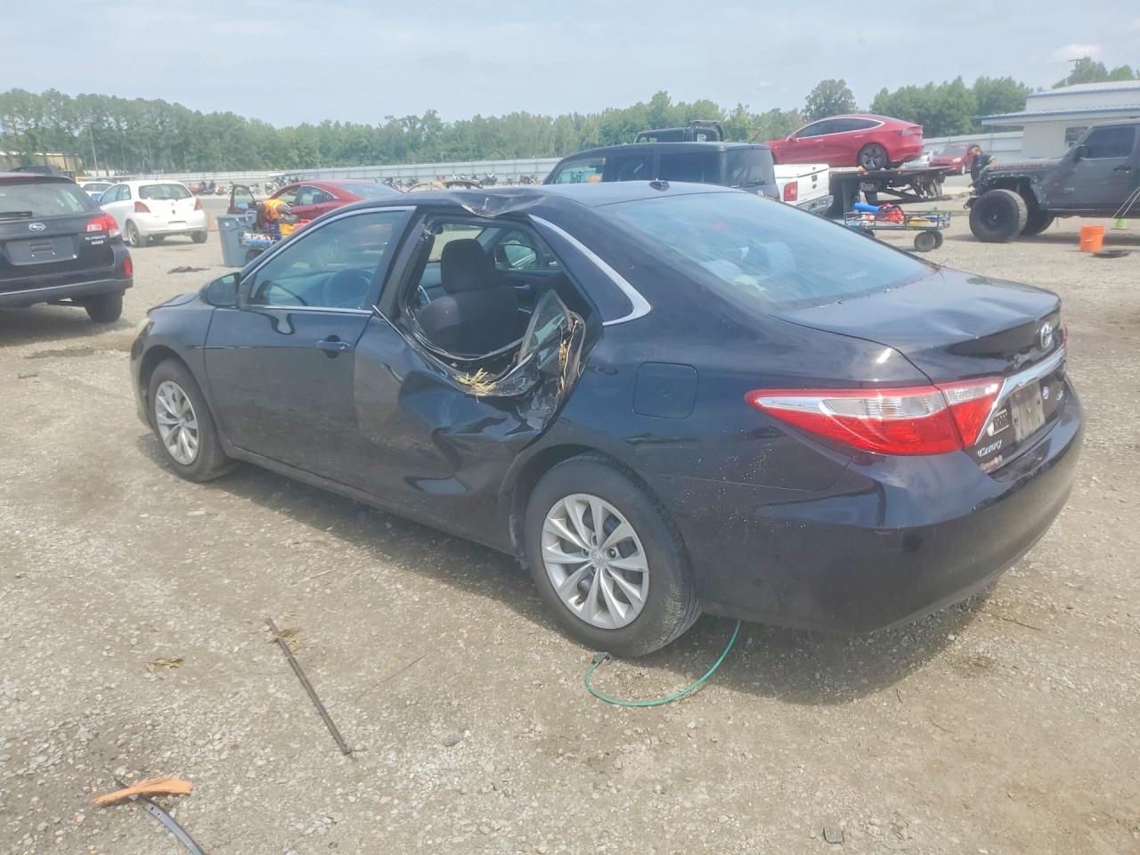 2015 TOYOTA CAMRY LE — снимка 2