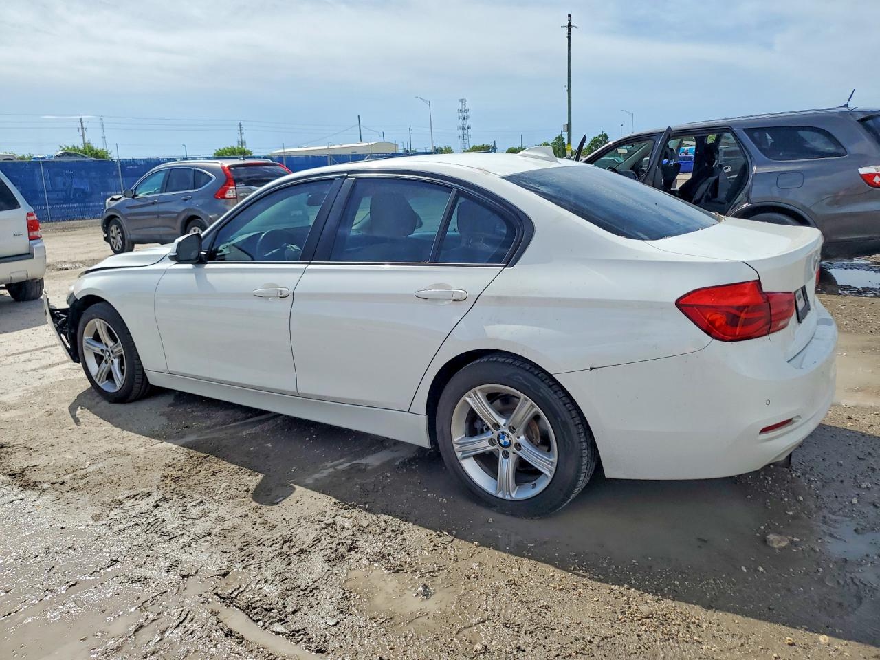 2017 BMW 320 I — снимка 2