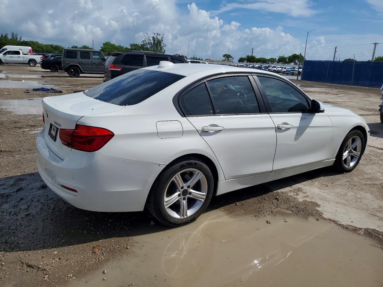 2017 BMW 320 I — снимка 3