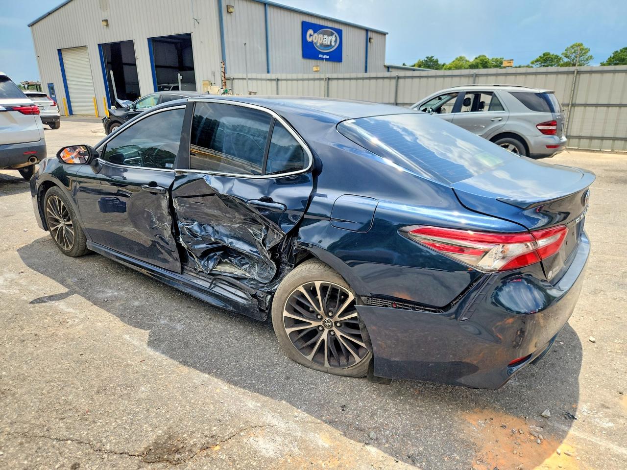 2018 TOYOTA CAMRY SE — снимка 2