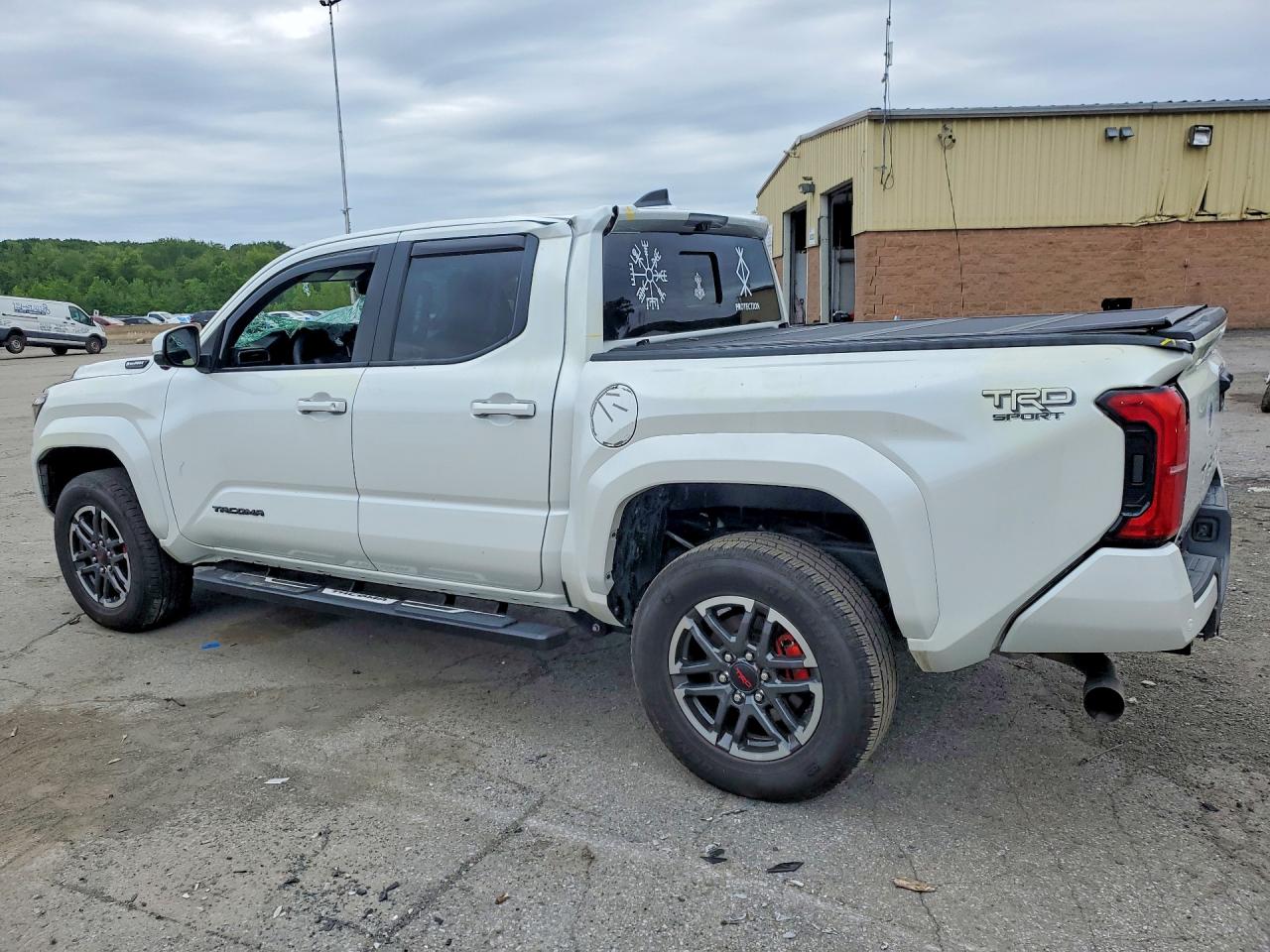 2025 TOYOTA TACOMA TRD SPORT HV — снимка 2