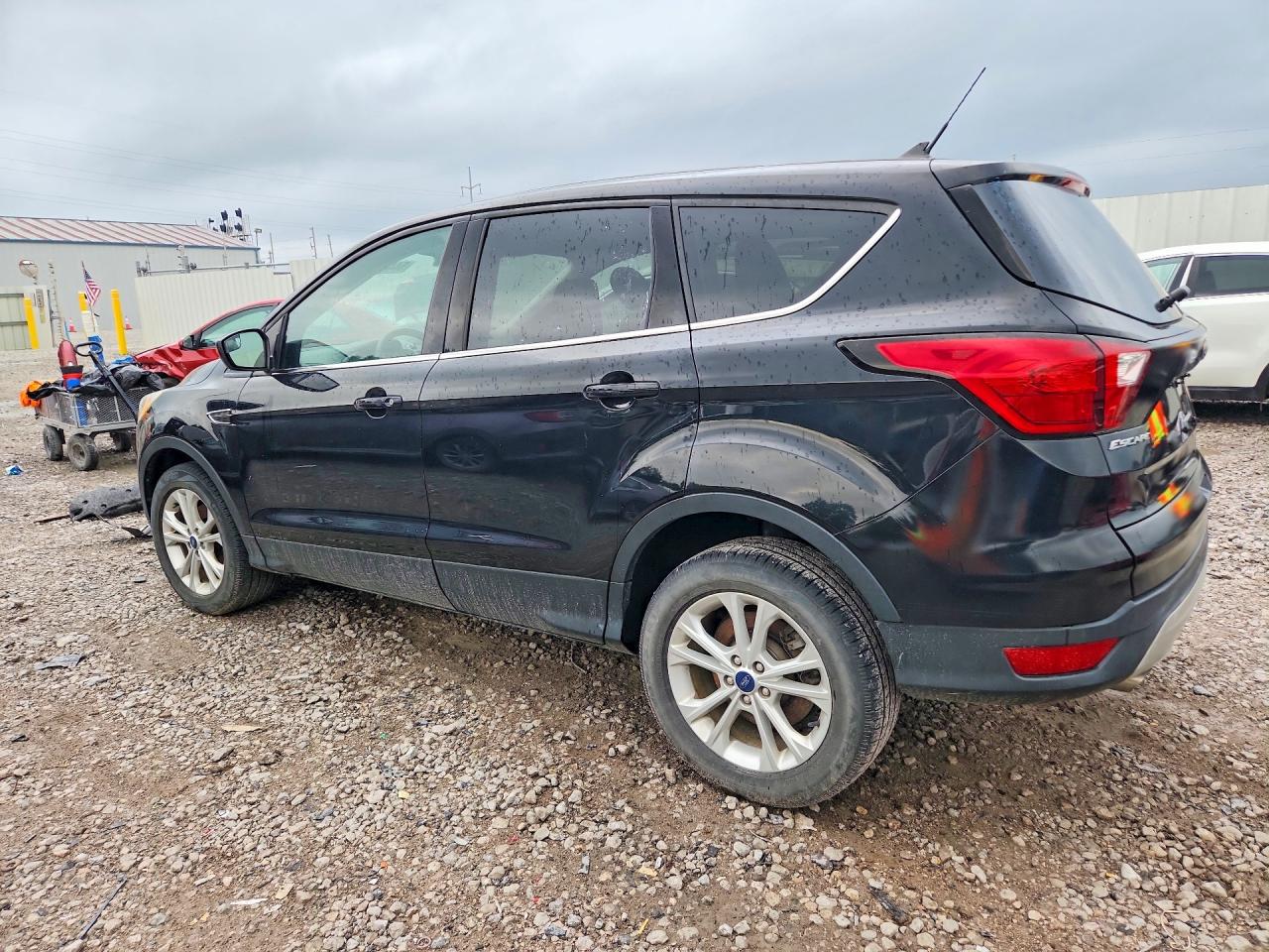 2019 FORD ESCAPE SE — снимка 2