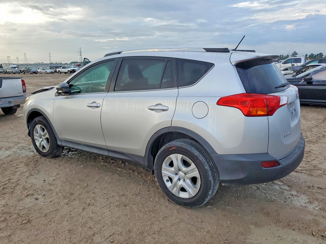 2015 TOYOTA RAV4 LE — снимка 2