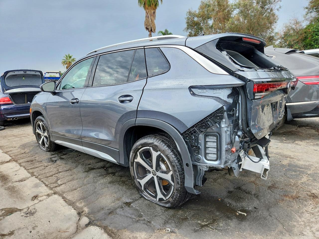 2026 VOLKSWAGEN TIGUAN SE — photo 2