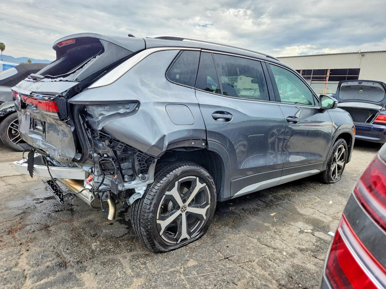 2026 VOLKSWAGEN TIGUAN SE — photo 3