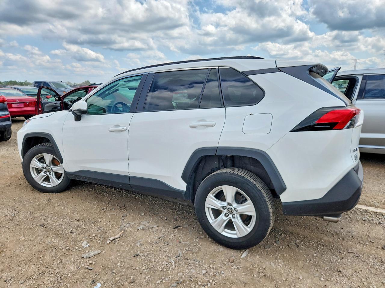 2021 TOYOTA RAV4 XLE — снимка 2
