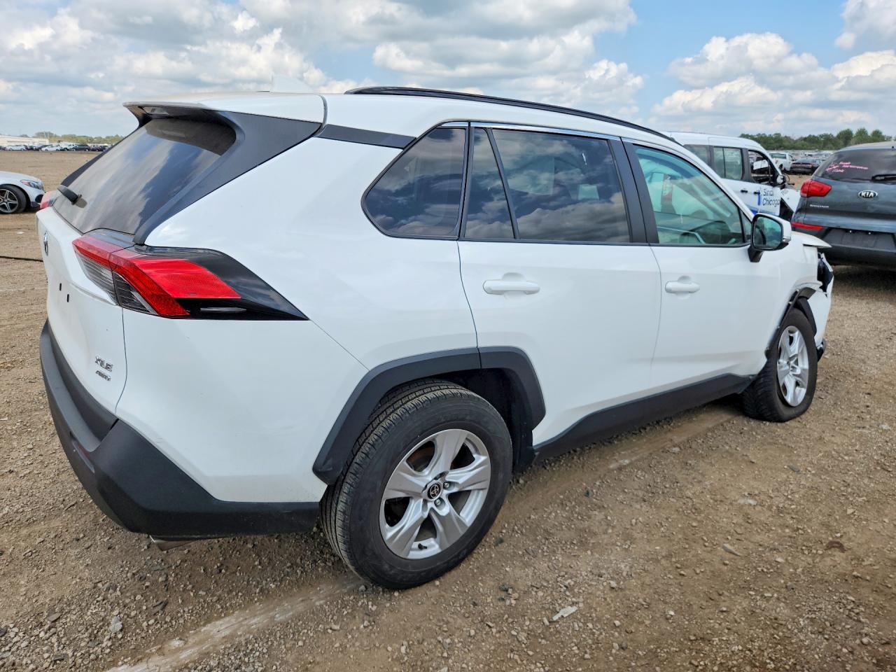 2021 TOYOTA RAV4 XLE — снимка 3