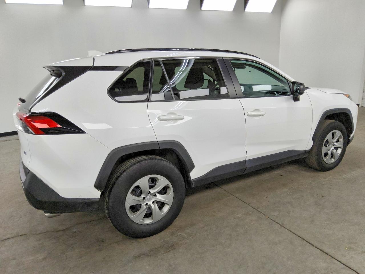 2021 TOYOTA RAV4 LE — снимка 3