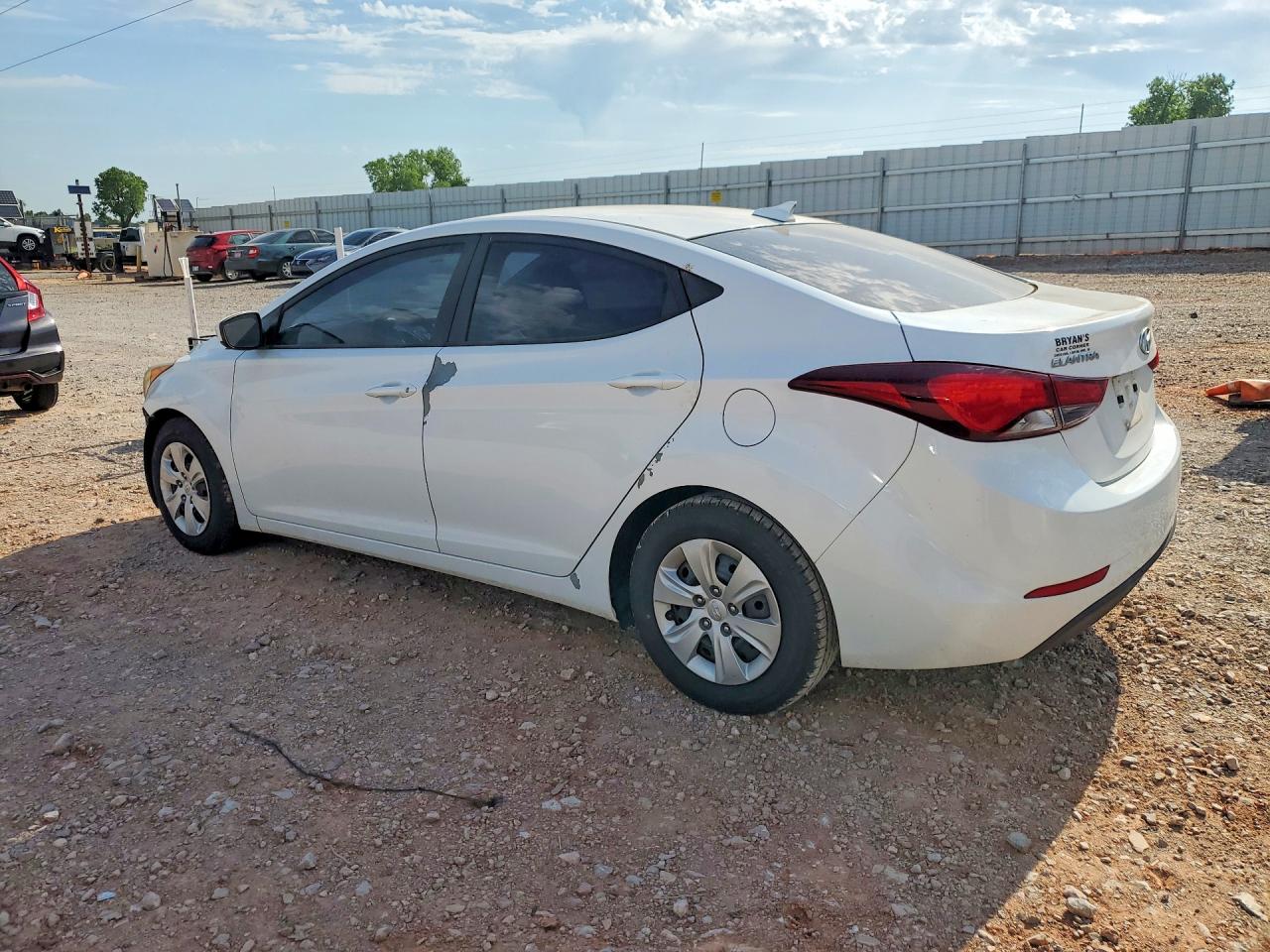 2016 HYUNDAI ELANTRA SE — снимка 2