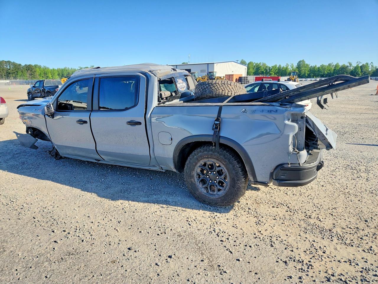 2025 CHEVROLET SILVERADO K1500 ZR2 — снимка 2