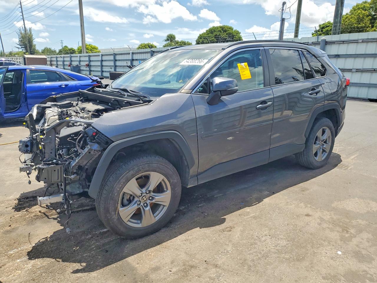 2022 TOYOTA RAV4 XLE