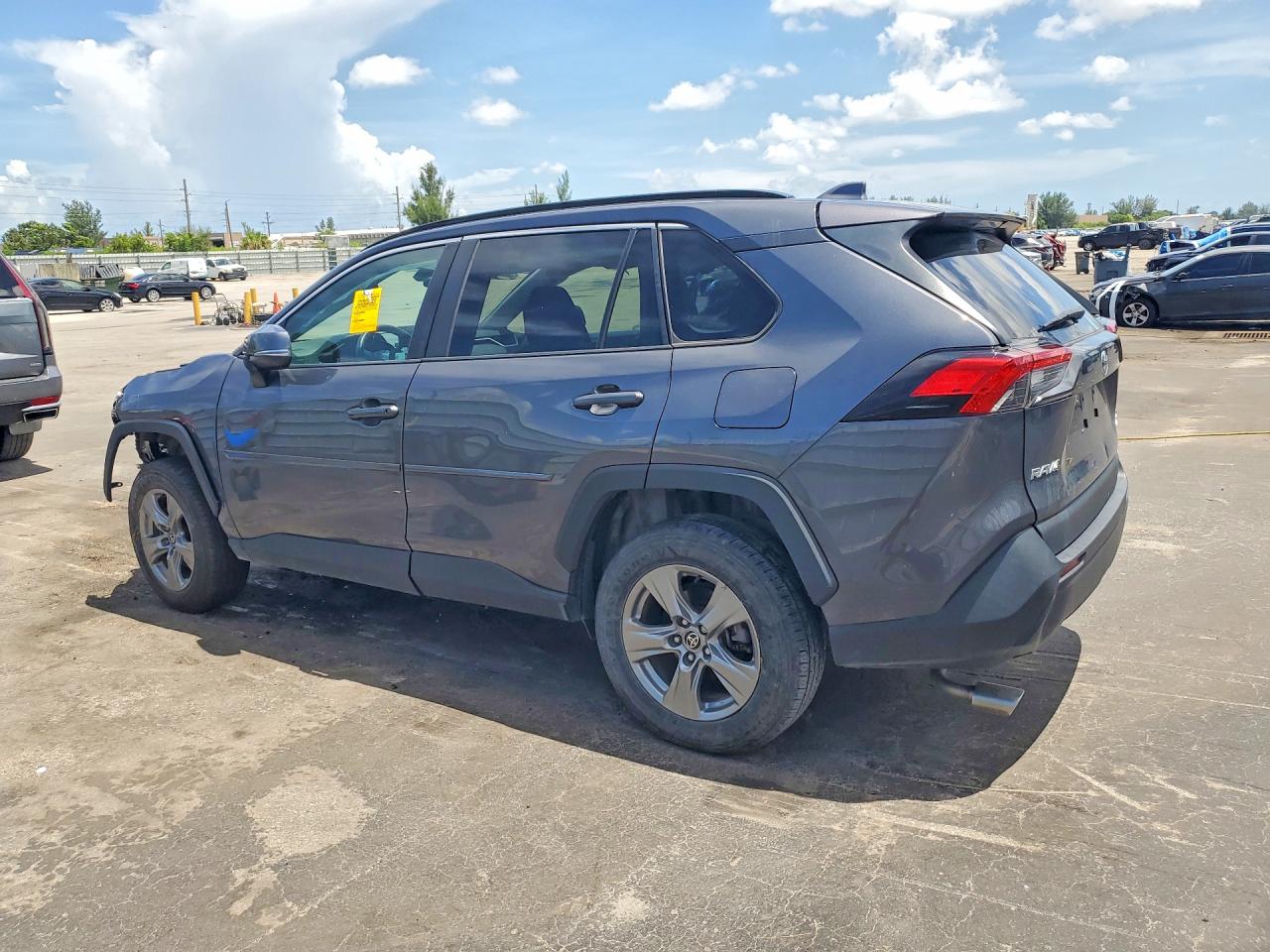 2022 TOYOTA RAV4 XLE — снимка 2