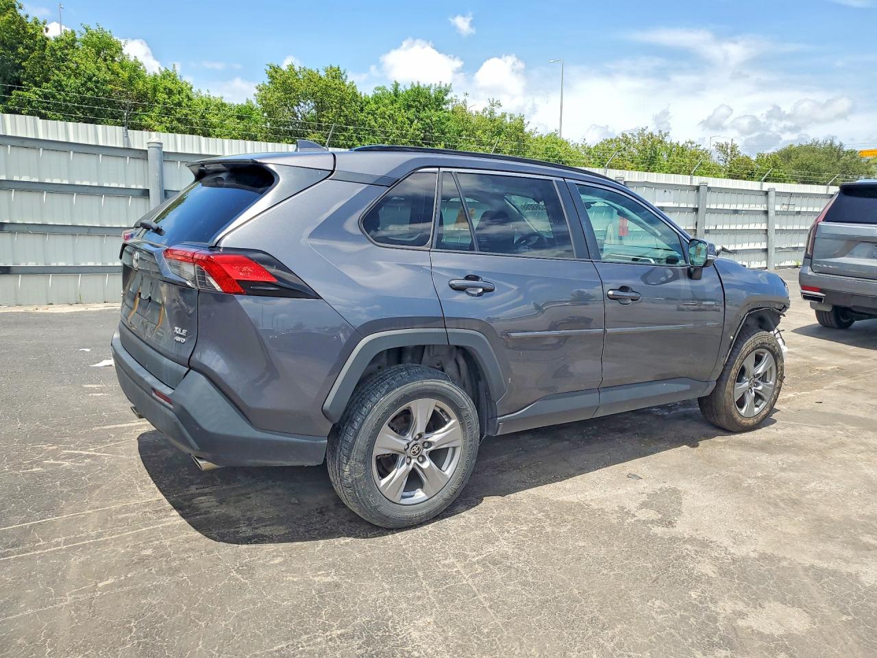 2022 TOYOTA RAV4 XLE — снимка 3