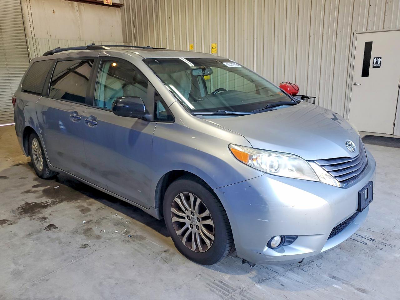 2015 TOYOTA SIENNA XLE 8-PASSENGER — снимка 4
