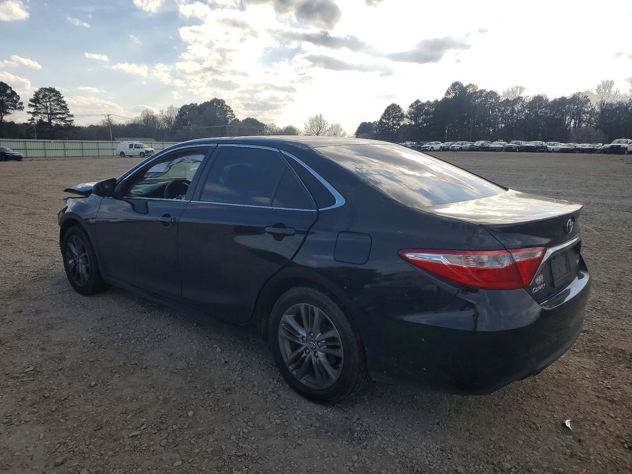 2017 TOYOTA CAMRY SE — снимка 2