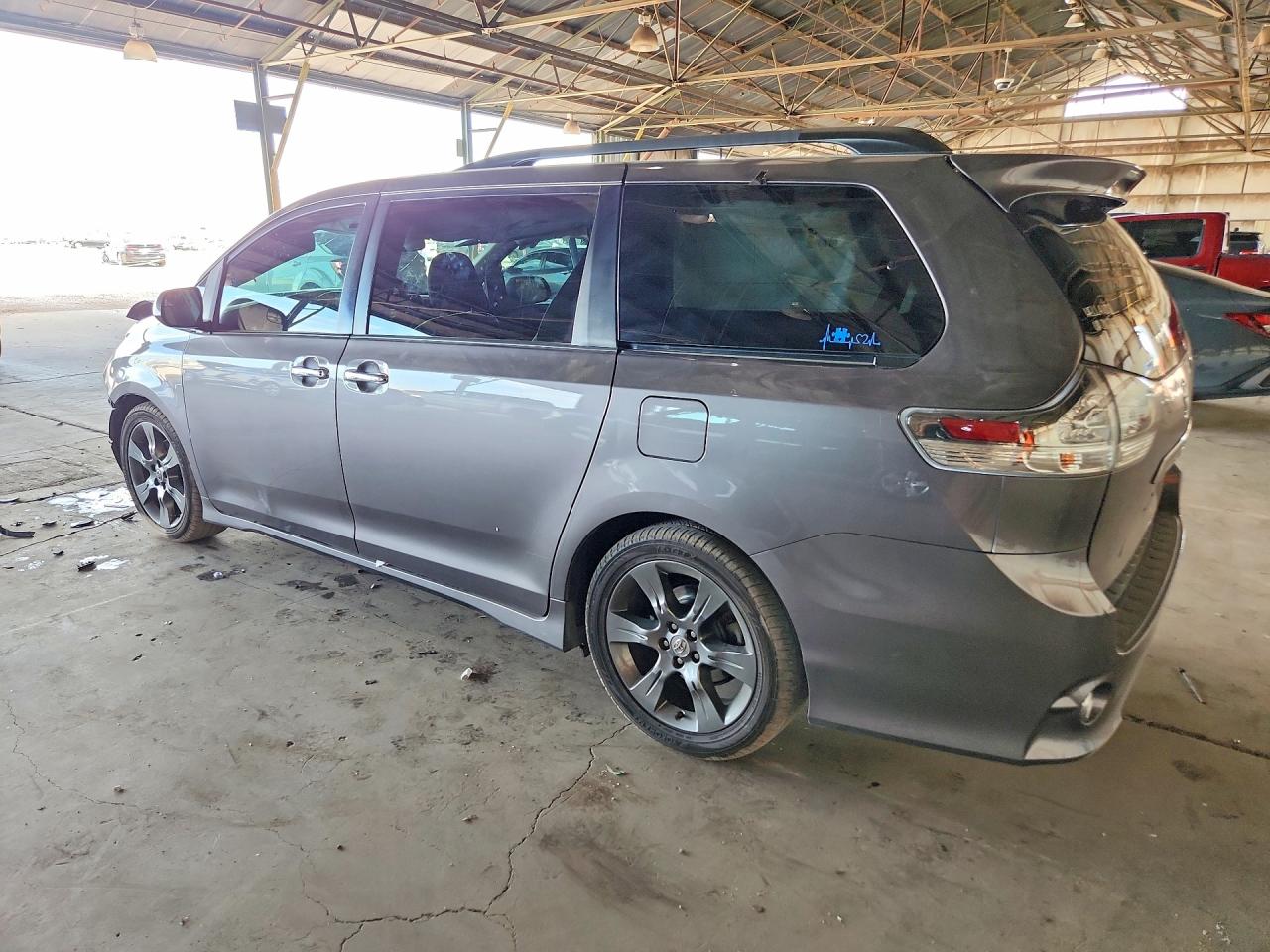 2016 TOYOTA SIENNA SE — снимка 2