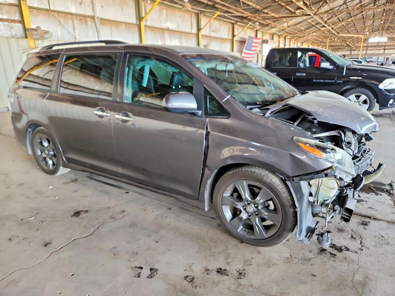 2016 TOYOTA SIENNA SE — снимка 4