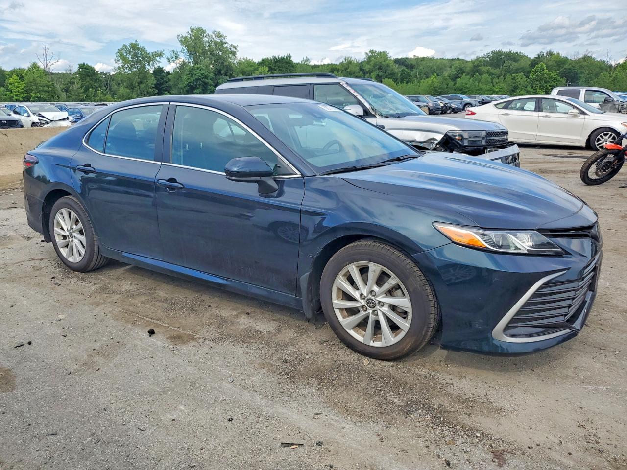 2021 TOYOTA CAMRY LE — снимка 4