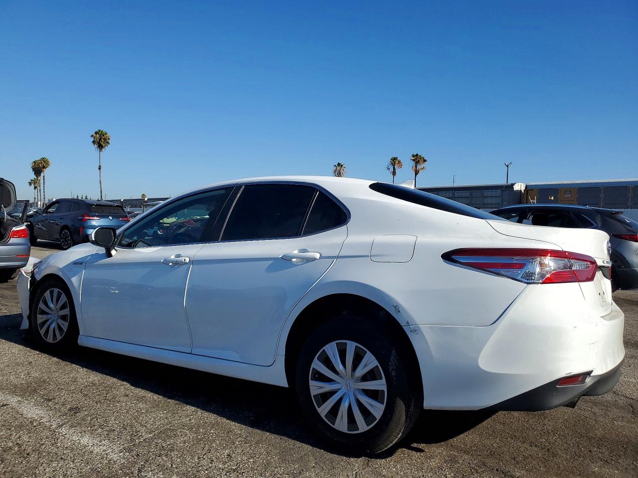 2020 TOYOTA CAMRY LE — снимка 2