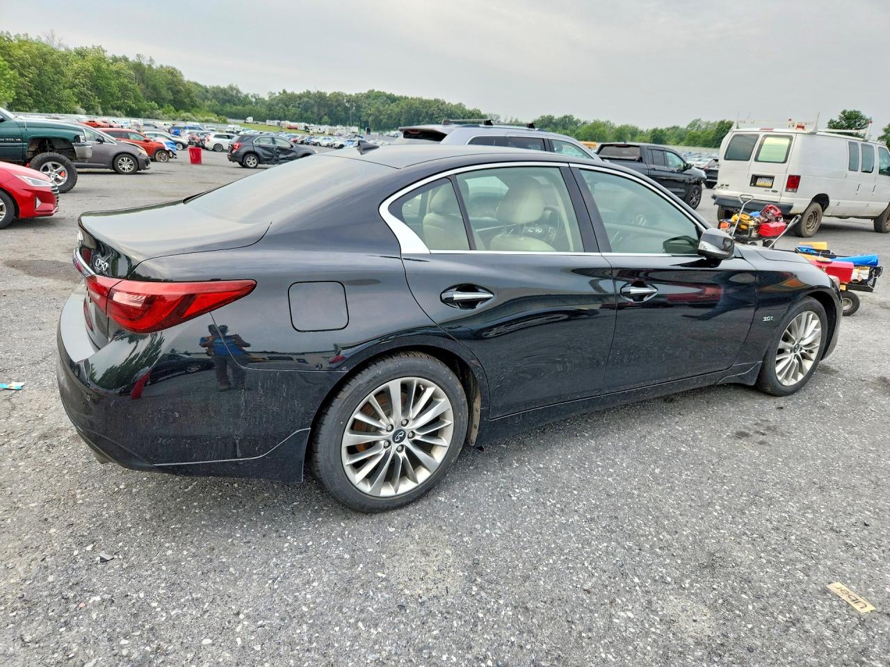 2018 INFINITI Q50 3.0T LUXE — снимка 3