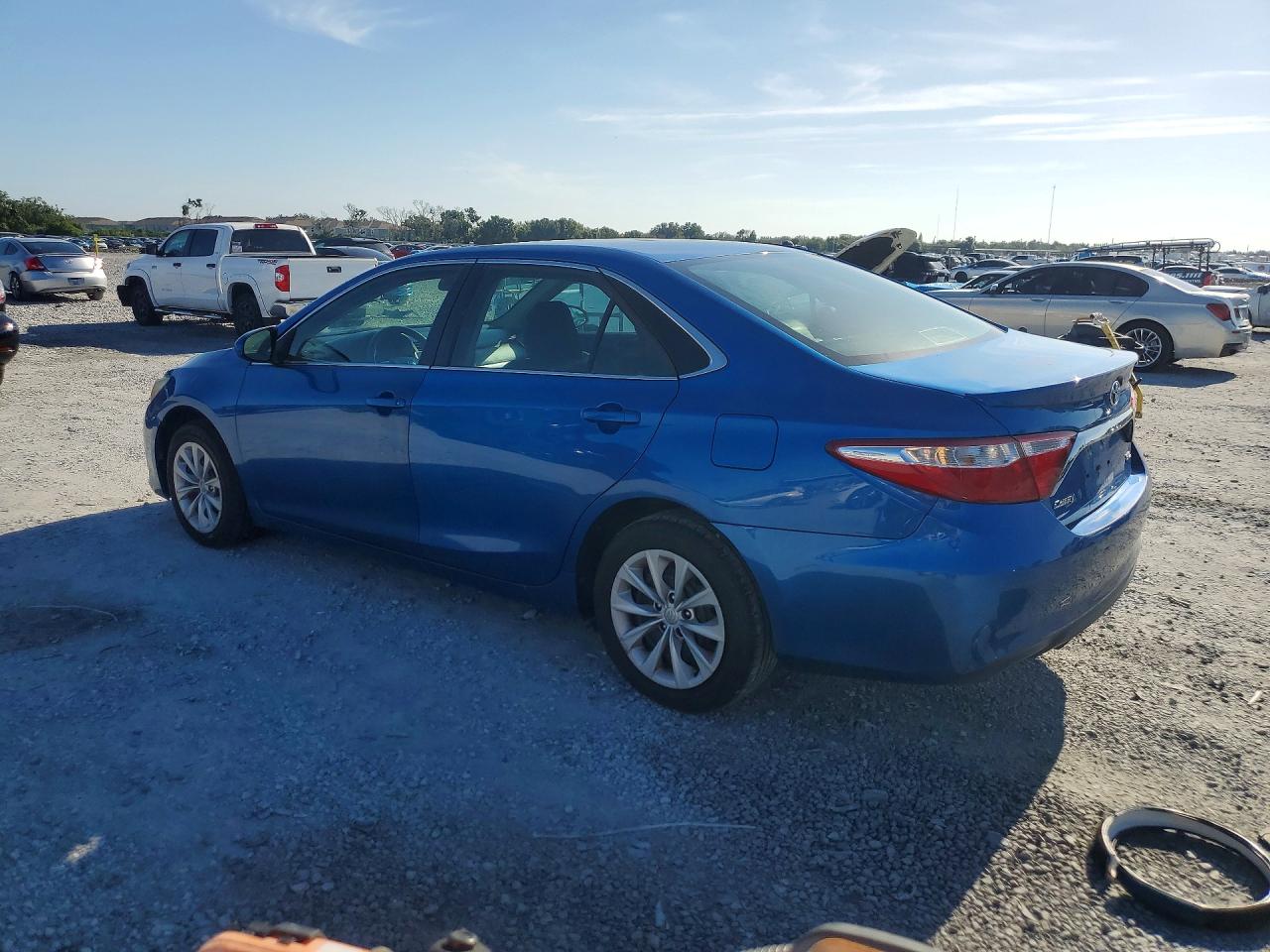 2017 TOYOTA CAMRY SE — снимка 2