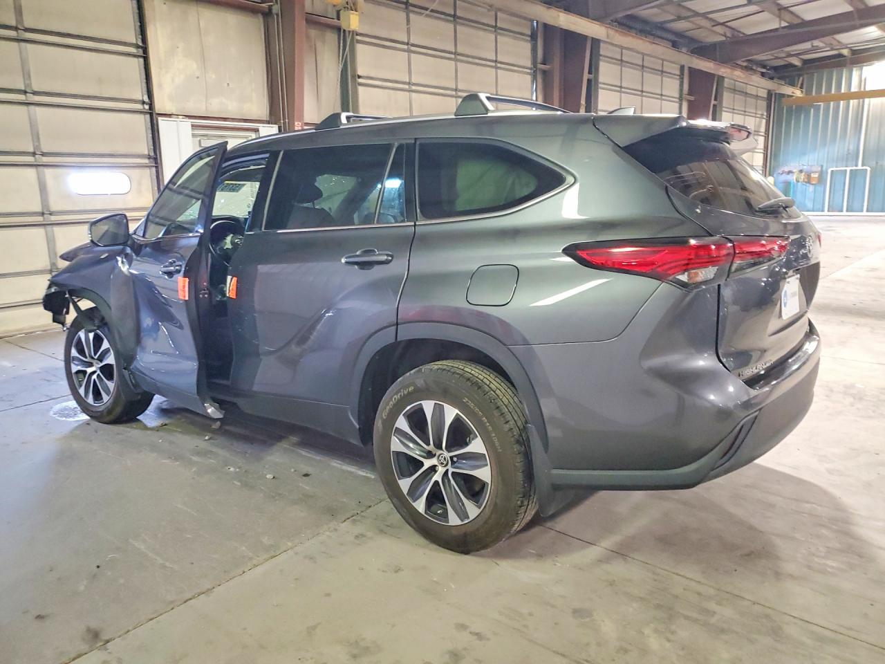 2021 TOYOTA HIGHLANDER XLE — снимка 2