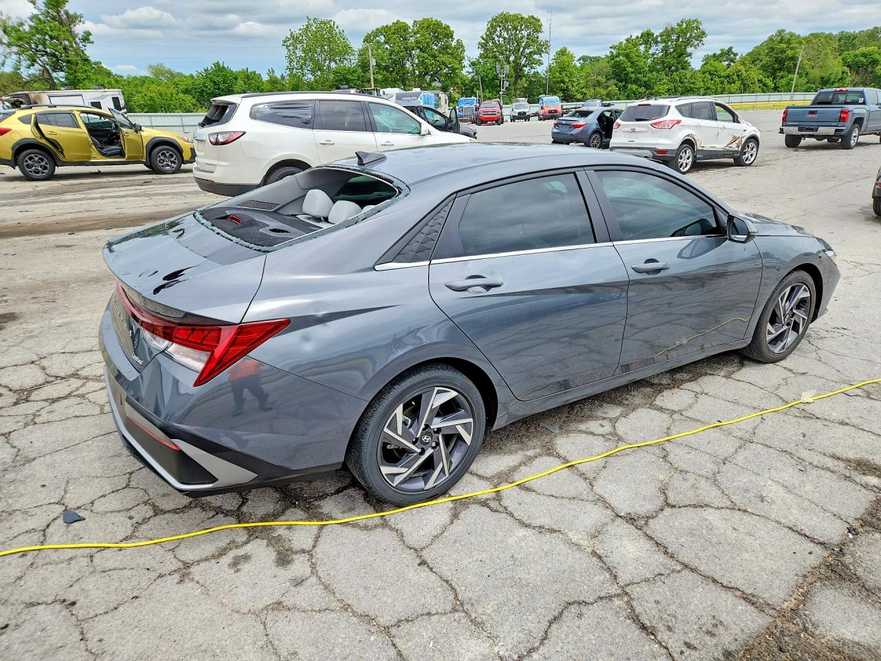 2025 HYUNDAI ELANTRA LIMITED — снимка 3