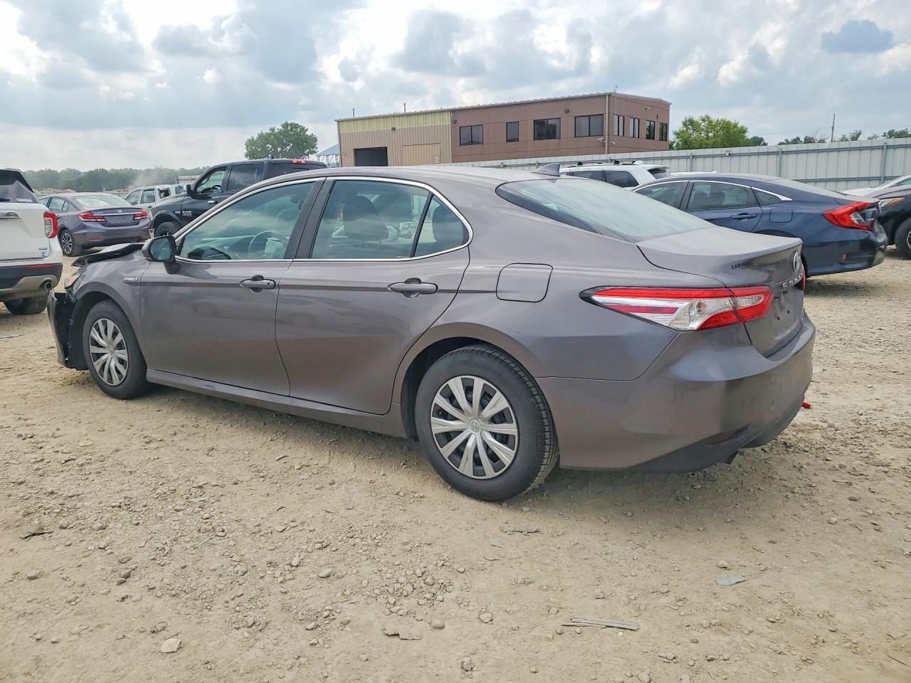 2020 TOYOTA CAMRY LE — снимка 2