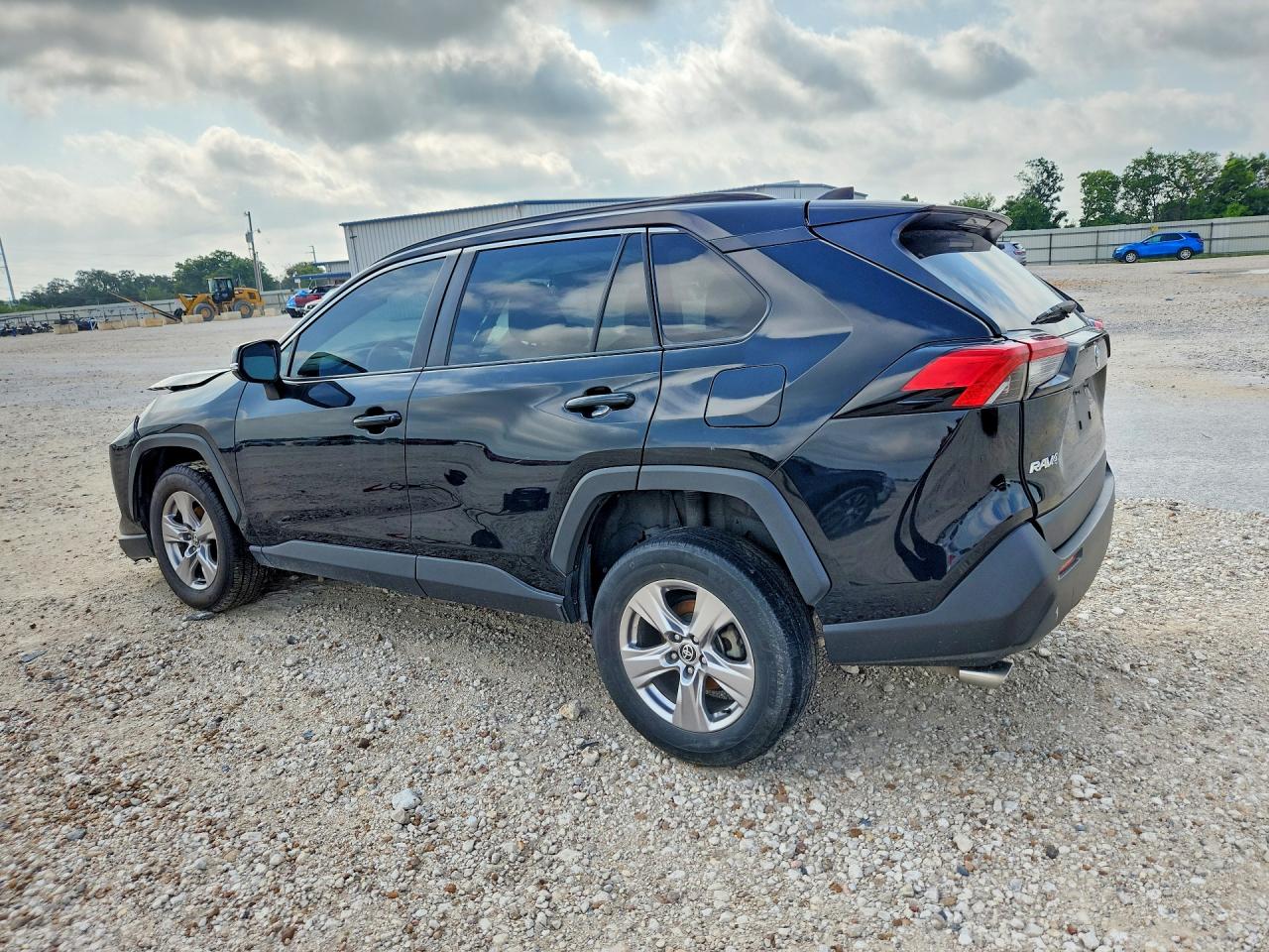 2023 TOYOTA RAV4 XLE — снимка 2