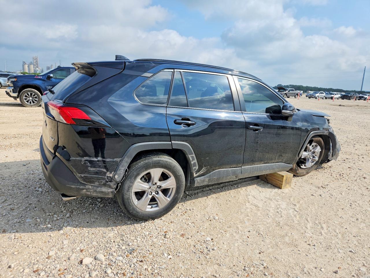 2023 TOYOTA RAV4 XLE — снимка 3