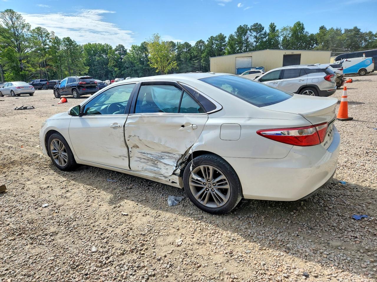 2015 TOYOTA CAMRY SE — снимка 2