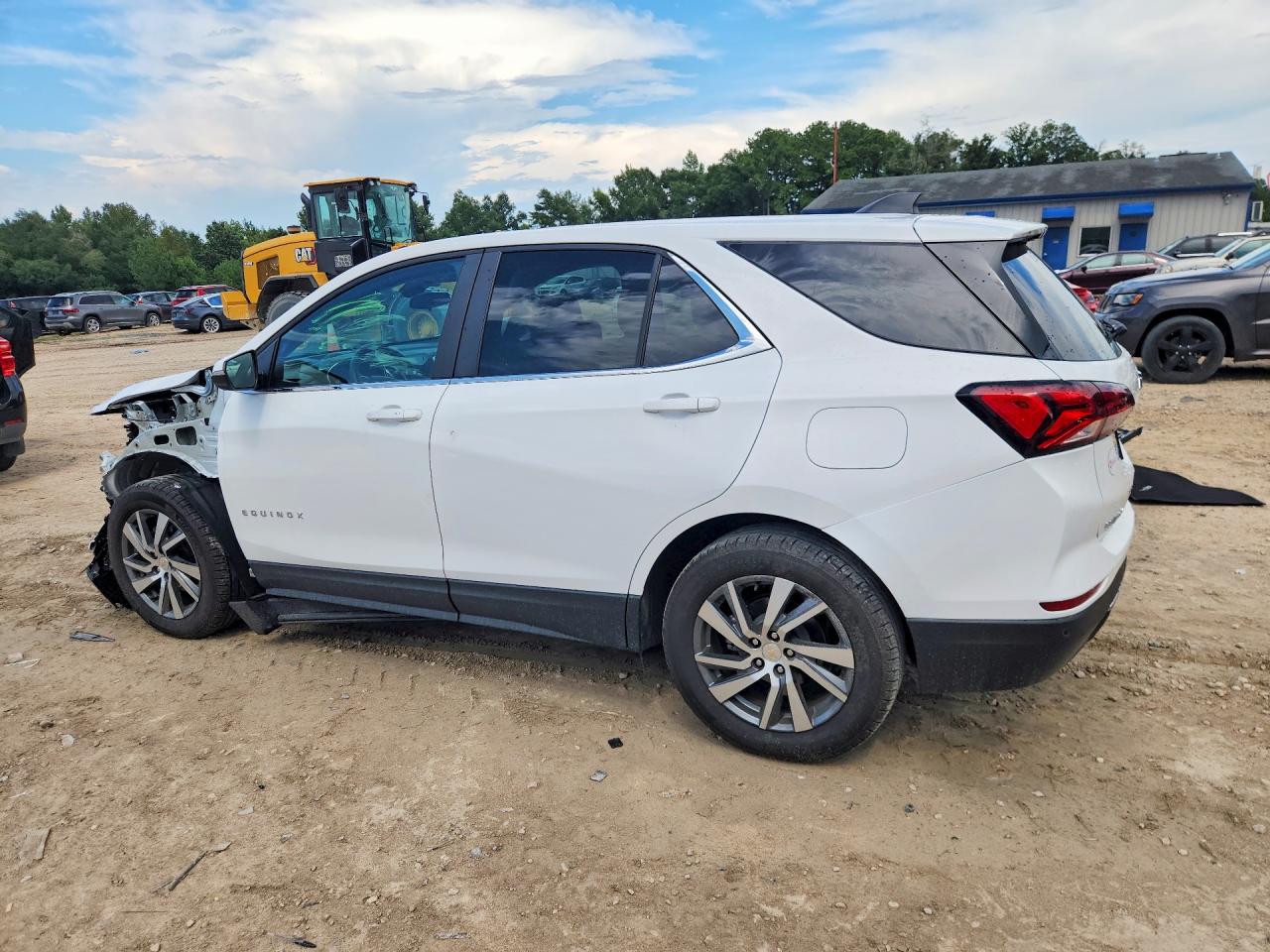 2024 CHEVROLET EQUINOX LT — снимка 2