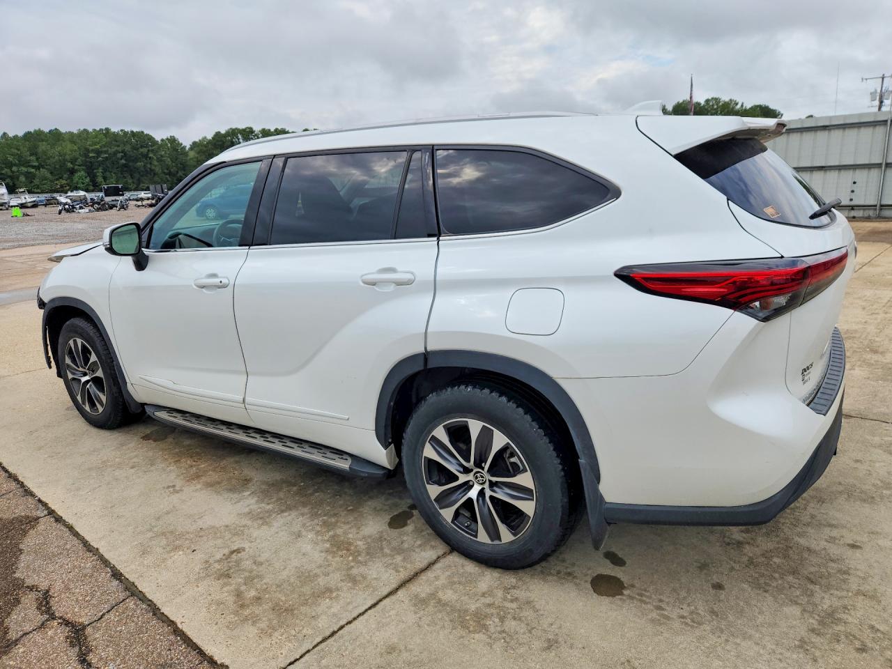 2022 TOYOTA HIGHLANDER XLE — снимка 2