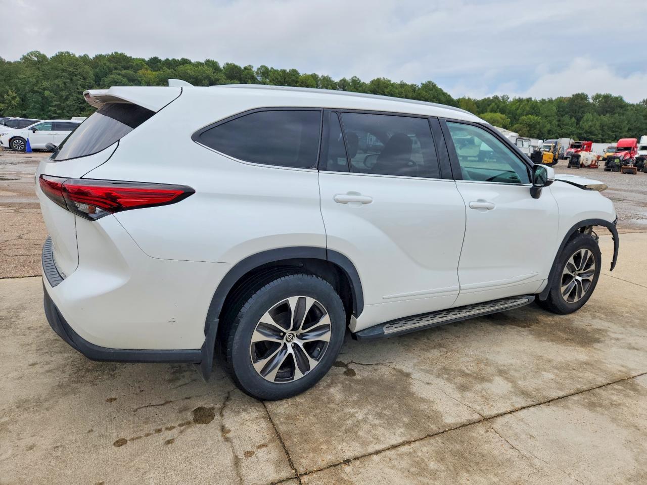 2022 TOYOTA HIGHLANDER XLE — снимка 3