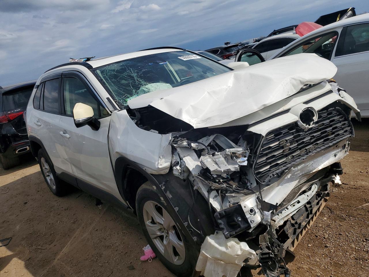 2019 TOYOTA RAV4 XLE — снимка 4