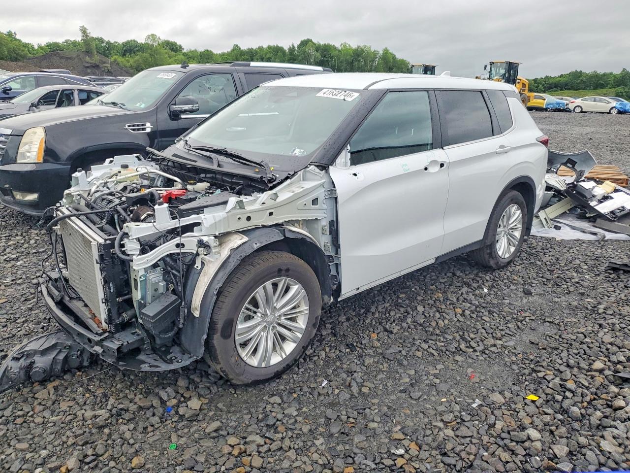2024 MITSUBISHI OUTLANDER ES