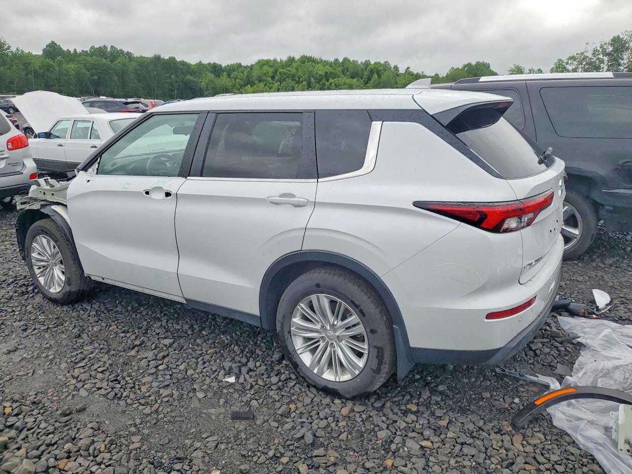 2024 MITSUBISHI OUTLANDER ES — снимка 2