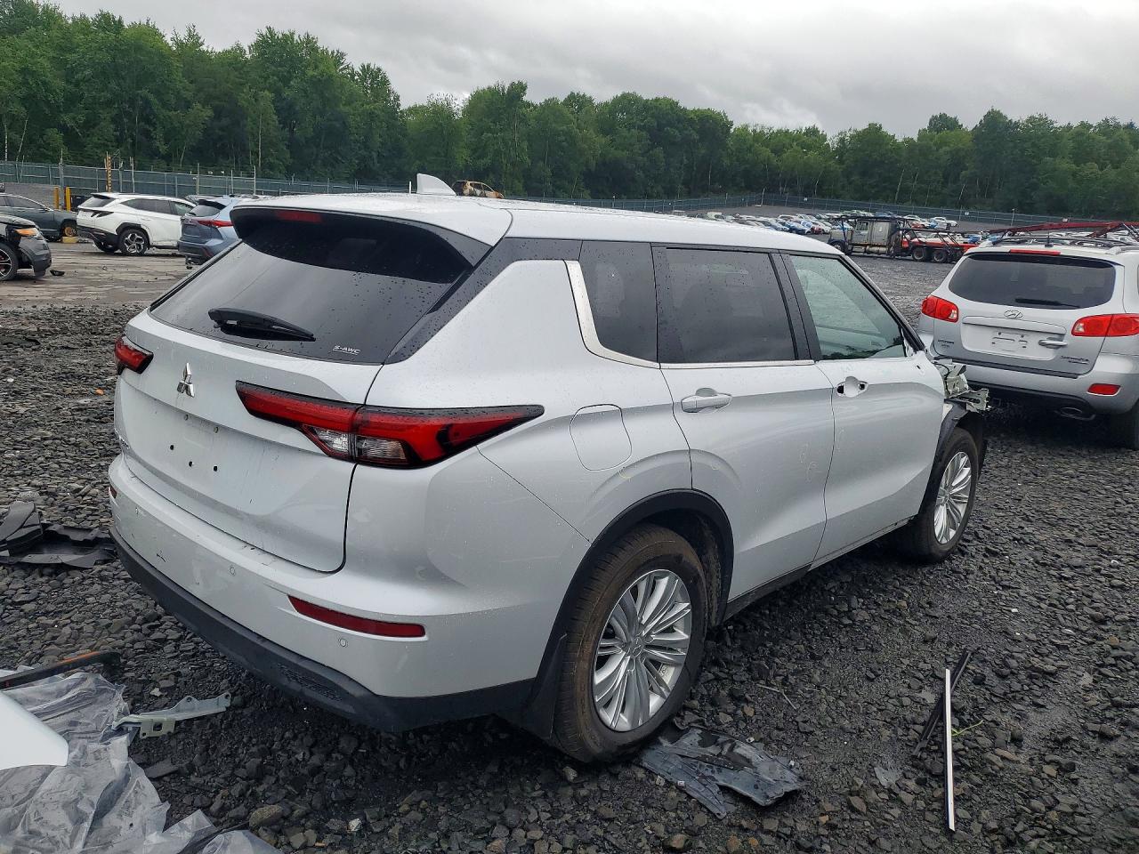 2024 MITSUBISHI OUTLANDER ES — снимка 3