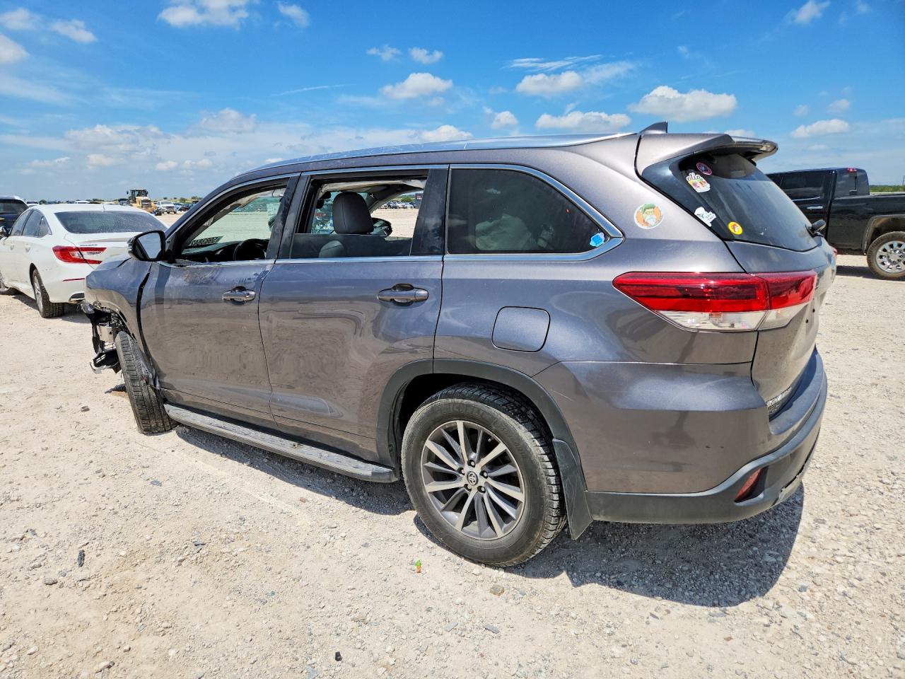 2018 TOYOTA HIGHLANDER XLE — снимка 2