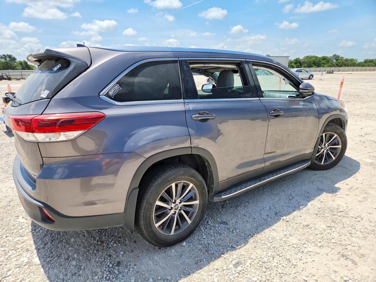 2018 TOYOTA HIGHLANDER XLE — снимка 3