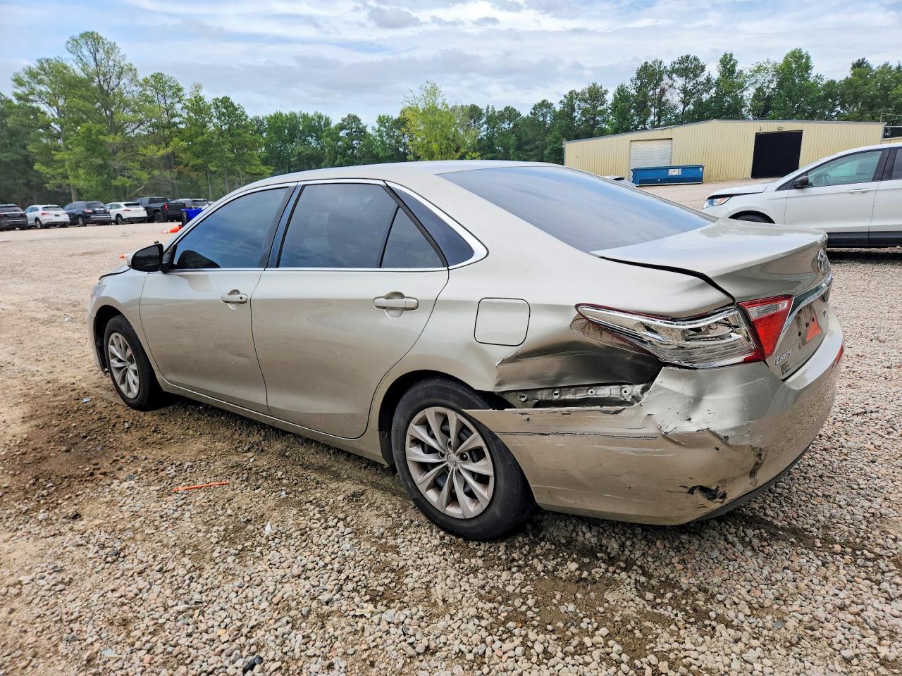 2015 TOYOTA CAMRY LE — снимка 2