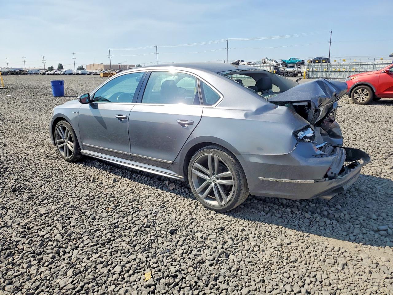 2017 VOLKSWAGEN PASSAT R-LINE — снимка 2